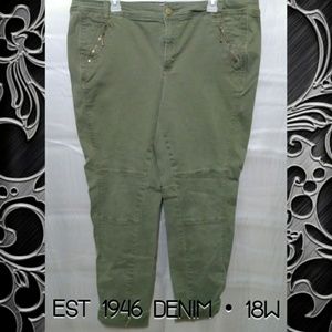 • NWOT Comfy Capris •